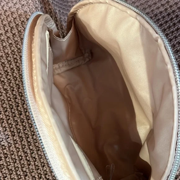 BEIS Cream Cosmetic Bag - Picture 5 of 7